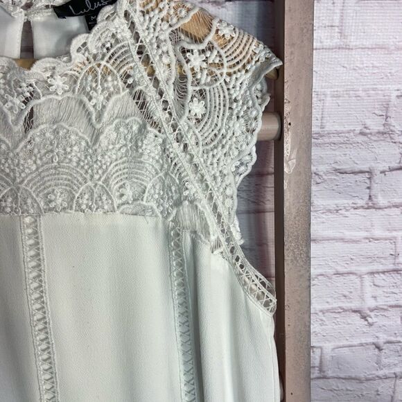 šā3/$75āLuluāsāWhiteĀ EmbroideredāTopāDress - Picture 3 of 8